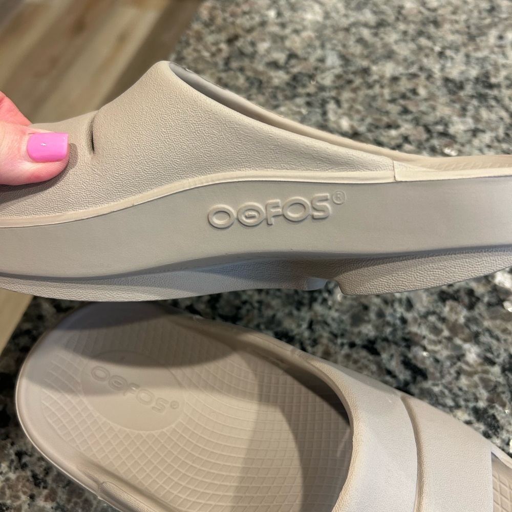 OOFOS Women's Slip-On Recovery Slides Taupe